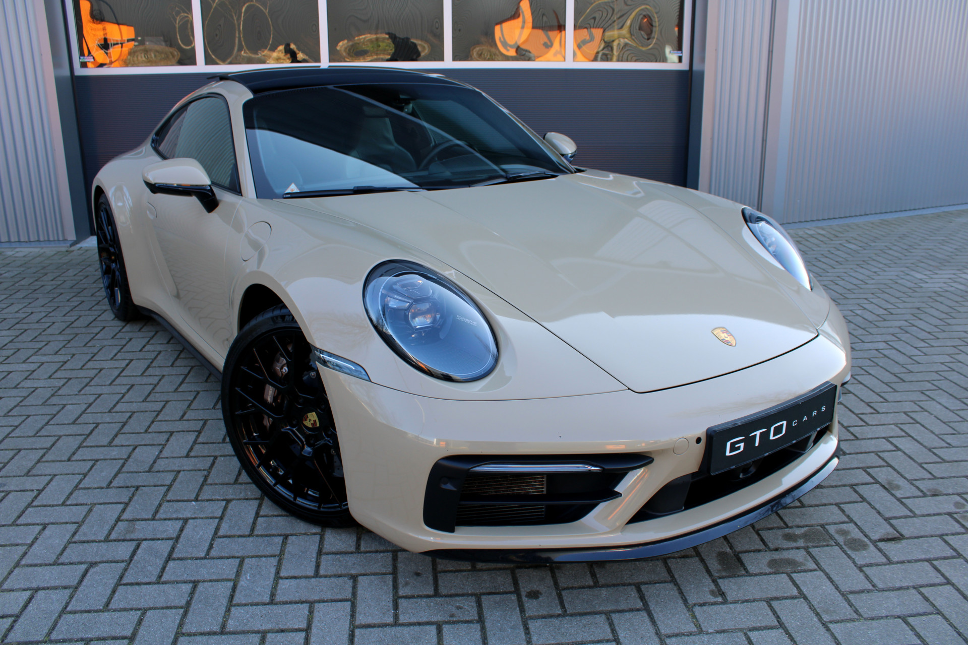 43580188-2.jpg