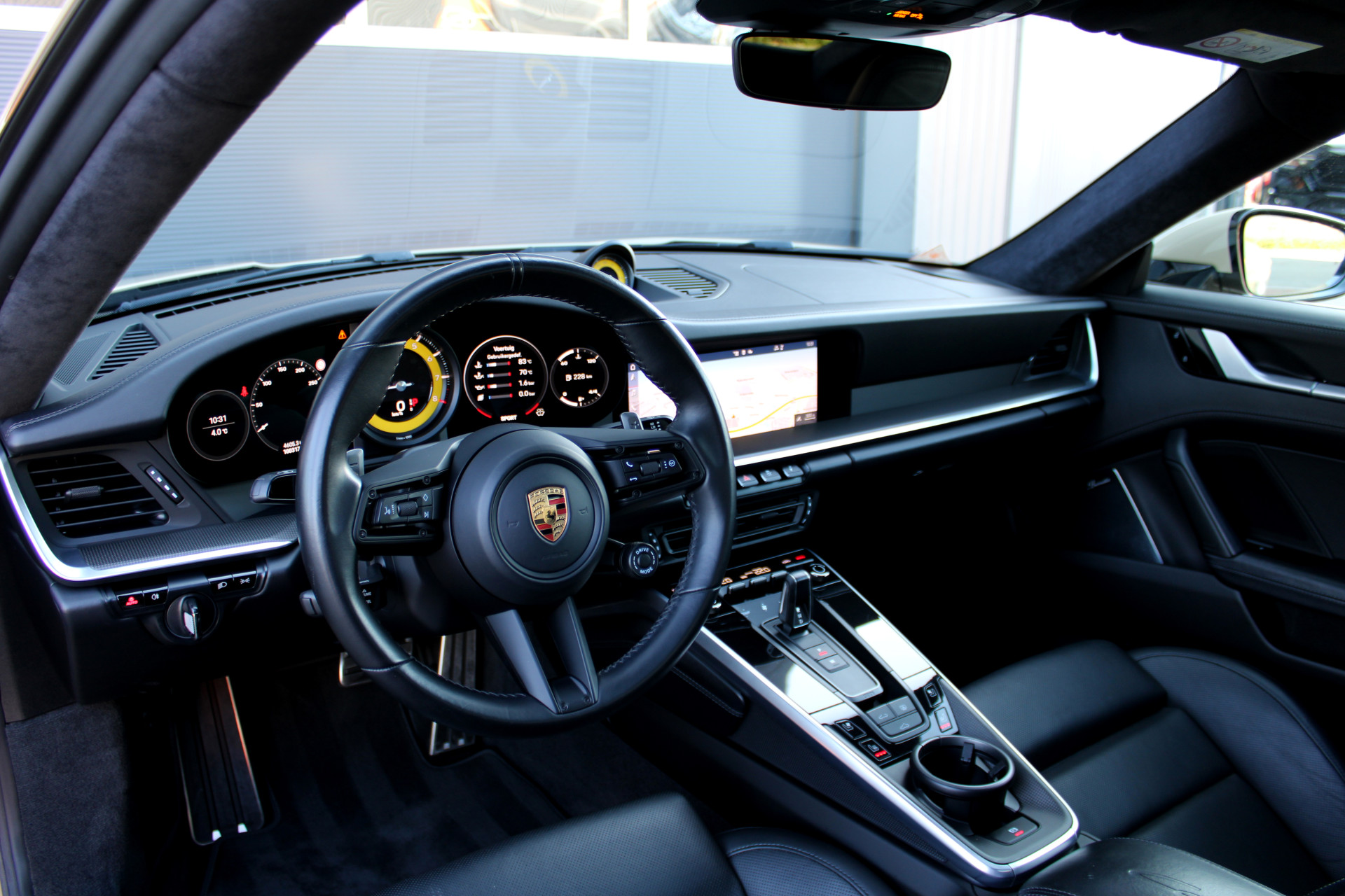 43580188-7.jpg