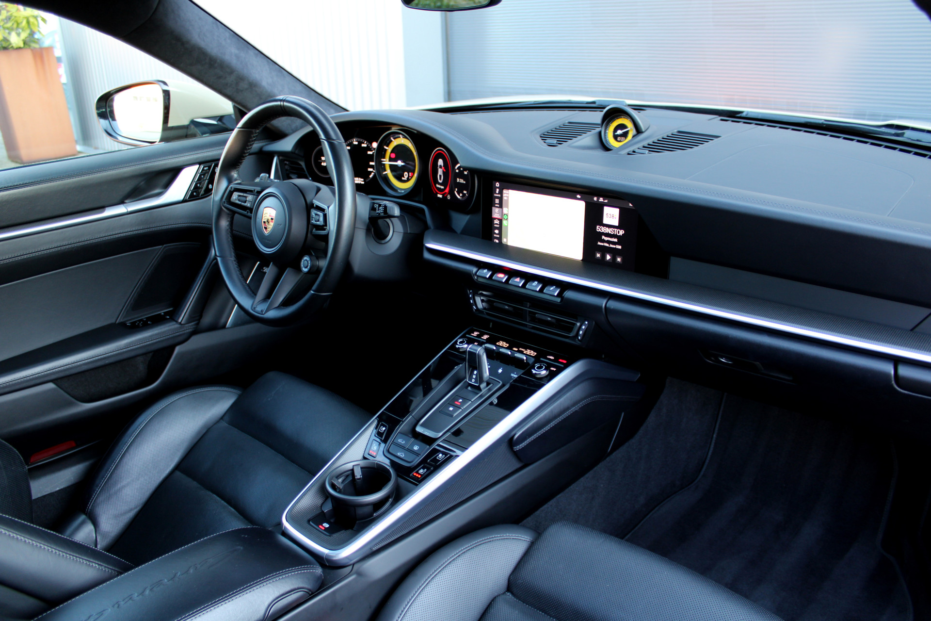 43580188-8.jpg